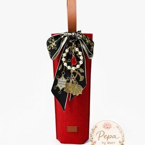 Reusable Felt Wine Tote with PU Leather Handle & Removable Handmade Beaded Charm